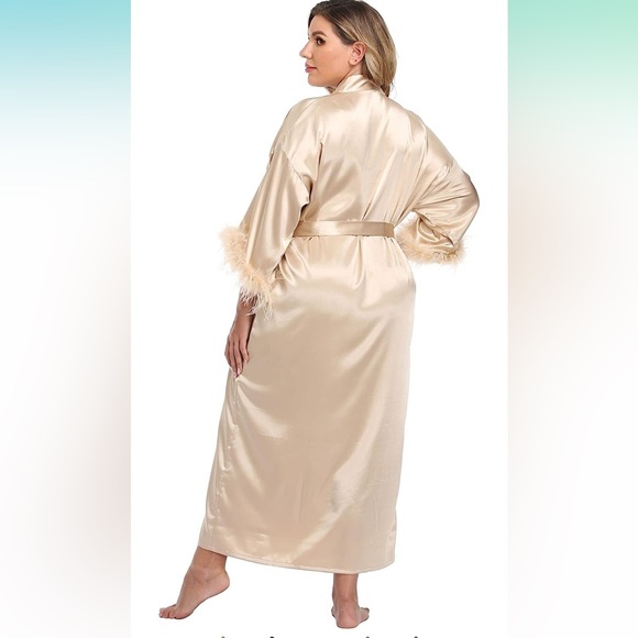 Elegant Cream Satin Robe with Feather Trim - Picture 5 of 6